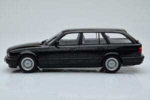 BMW 540i E34 Touring Schwarz Metallic MCG 1:18 MCG18329 Druckguss — Bild 3 von 6