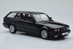 BMW 540i E34 Touring Schwarz Metallic MCG 1:18 MCG18329 Druckguss — Bild 4 von 6