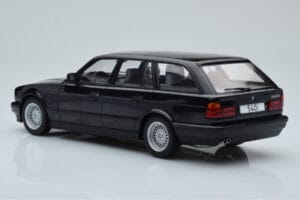 BMW 540i E34 Touring Schwarz Metallic MCG 1:18 MCG18329 Druckguss — Bild 5 von 6