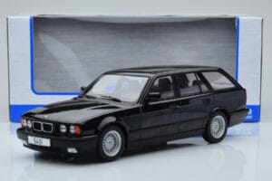 BMW 540i E34 Touring Schwarz Metallic MCG 1:18 MCG18329 Druckguss — Bild 6 von 6