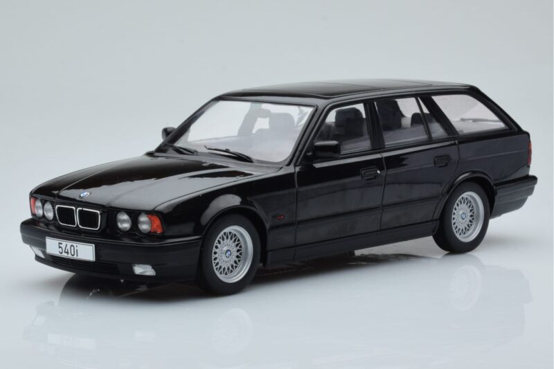 BMW 540i E34 Touring Schwarz Metallic MCG 1:18 MCG18329 Druckguss