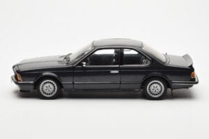 BMW 635 CSi E24 Diamant Schwarz Metallic AUTOart 1:18 70521 Druckguss — Bild 4 von 8
