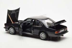 BMW 635 CSi E24 Diamant Schwarz Metallic AUTOart 1:18 70521 Druckguss — Bild 5 von 8