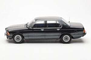BMW 733i E23 Schwarz Metallic KK-Scale 1:18 KKDC180101 Druckguss — Bild 3 von 6