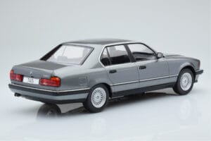 BMW 7 Series E32 740i Silber MCG 1:18 MCG18161 Druckguss — Bild 2 von 5