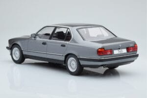 BMW 7 Series E32 740i Silber MCG 1:18 MCG18161 Druckguss — Bild 4 von 5