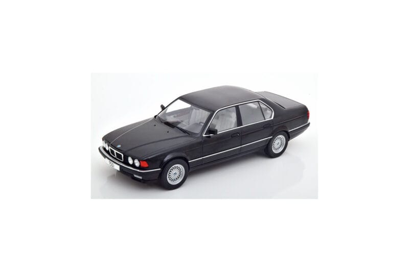 BMW 750i E32 Schwarz MCG 1:18 MCG18162 Druckguss