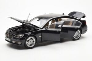 BMW 750Li F02 Facelift Carbon Schwarz Kyosho 1:18 08784BK Druckguss — Bild 2 von 8