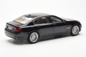BMW 750Li F02 Facelift Carbon Schwarz Kyosho 1:18 08784BK Druckguss — Bild 3 von 8