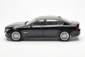BMW 750Li F02 Facelift Carbon Schwarz Kyosho 1:18 08784BK Druckguss — Bild 4 von 8