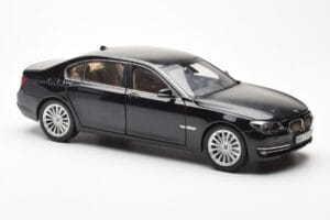 BMW 750Li F02 Facelift Carbon Schwarz Kyosho 1:18 08784BK Druckguss — Bild 6 von 8