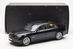 BMW 750Li F02 Facelift Carbon Schwarz Kyosho 1:18 08784BK Druckguss — Bild 8 von 8