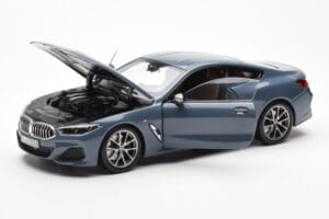 BMW 850i G15 Barcelona Blue Metallic Norev 1:18 80432450995 Druckguss — Bild 2 von 8