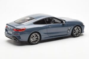 BMW 850i G15 Barcelona Blue Metallic Norev 1:18 80432450995 Druckguss — Bild 3 von 8