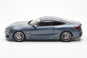 BMW 850i G15 Barcelona Blue Metallic Norev 1:18 80432450995 Druckguss — Bild 4 von 8