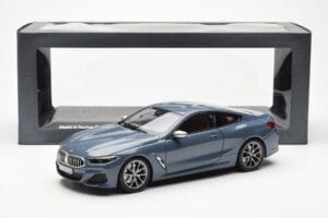 BMW 850i G15 Barcelona Blue Metallic Norev 1:18 80432450995 Druckguss — Bild 8 von 8