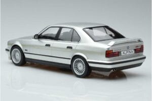 BMW Alpina B10 4.6 E34 Silber MCG 1:18 MCG18231 Druckguss — Bild 5 von 5