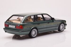 BMW Alpina B10 E34 Touring Dunkelgrün MCG 1:18 MCG18331 Druckguss — Bild 2 von 6