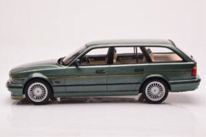 BMW Alpina B10 E34 Touring Dunkelgrün MCG 1:18 MCG18331 Druckguss — Bild 3 von 6