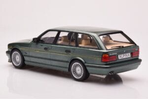 BMW Alpina B10 E34 Touring Dunkelgrün MCG 1:18 MCG18331 Druckguss — Bild 5 von 6