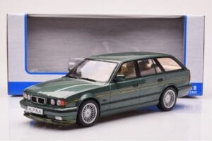 BMW Alpina B10 E34 Touring Dunkelgrün MCG 1:18 MCG18331 Druckguss — Bild 6 von 6