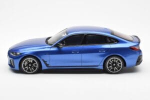 BMW i4 M50 G26 Blau Otto 1:18 OT453 Resin — Bild 3 von 6