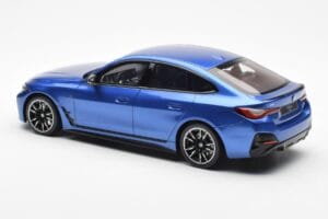BMW i4 M50 G26 Blau Otto 1:18 OT453 Resin — Bild 5 von 6