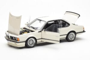 BMW M635 CSi E24 Weiß Dealer Edition AUTOart 1:18 80430145829 Druckguss — Bild 2 von 8