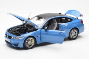 BMW M4 F82 Yas Marina Blau Paragon 1:18 PA-97102 Druckguss — Bild 2 von 8