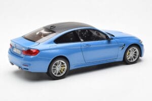 BMW M4 F82 Yas Marina Blau Paragon 1:18 PA-97102 Druckguss — Bild 3 von 8