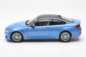 BMW M4 F82 Yas Marina Blau Paragon 1:18 PA-97102 Druckguss — Bild 4 von 8