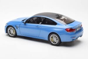 BMW M4 F82 Yas Marina Blau Paragon 1:18 PA-97102 Druckguss — Bild 7 von 8