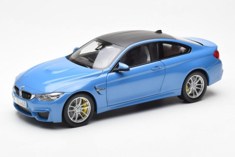 BMW M4 F82 Yas Marina Blau Paragon 1:18 PA-97102 Druckguss