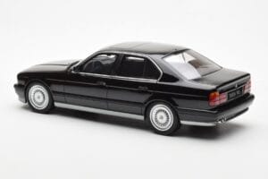 BMW M5 E34 Schwarz Otto 1:18 OT690 Resin — Bild 5 von 6