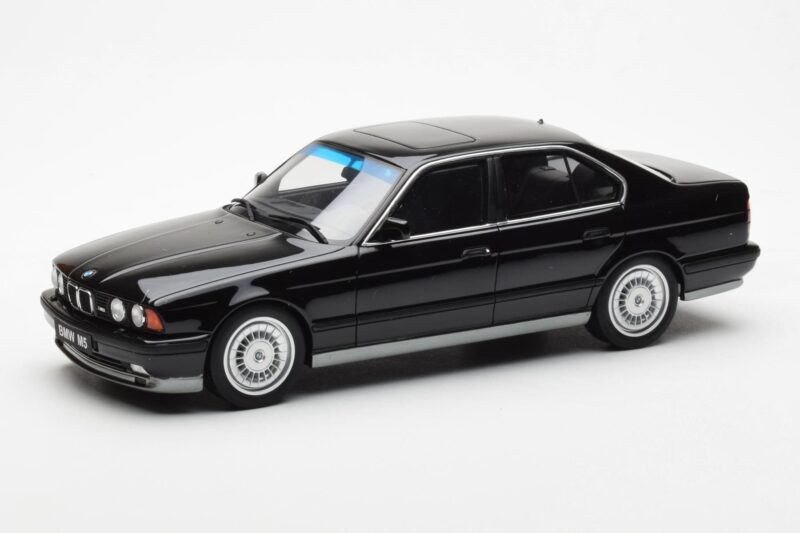 BMW M5 E34 Schwarz Otto 1:18 OT690 Resin