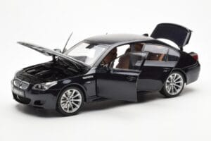 BMW M5 E60 Carbon Schwarz Kyosho 1:18 08593BK Druckguss — Bild 2 von 8