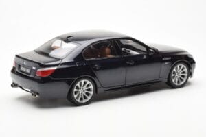 BMW M5 E60 Carbon Schwarz Kyosho 1:18 08593BK Druckguss — Bild 3 von 8