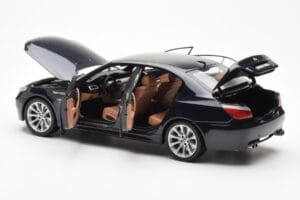 BMW M5 E60 Carbon Schwarz Kyosho 1:18 08593BK Druckguss — Bild 5 von 8