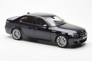 BMW M5 E60 Carbon Schwarz Kyosho 1:18 08593BK Druckguss — Bild 6 von 8