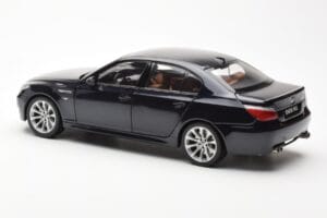 BMW M5 E60 Carbon Schwarz Kyosho 1:18 08593BK Druckguss — Bild 7 von 8