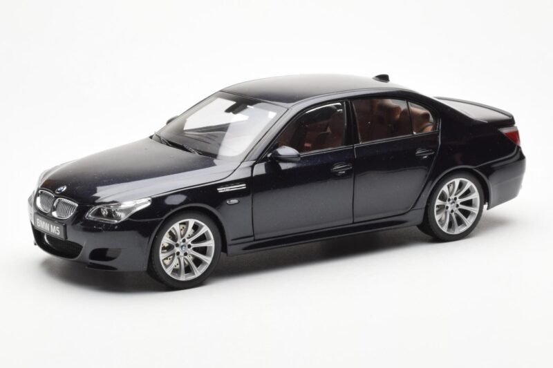 BMW M5 E60 Carbon Schwarz Kyosho 1:18 08593BK Druckguss