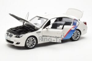BMW M5 E60 Ring Taxi Nürburgring Kyosho 1:18 08593RT Druckguss — Bild 2 von 8