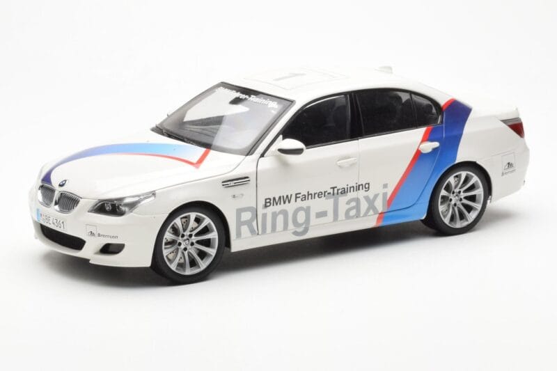 BMW M5 E60 Ring Taxi Nürburgring Kyosho 1:18 08593RT Druckguss