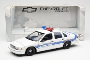 Chevrolet Caprice Sebring Polizei UT Models 1:18 21029 Druckguss — Bild 6 von 6