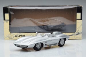 Chevrolet Corvette C1 Stingray Concept AUTOart 1:18 71000 Druckguss — Bild 8 von 8