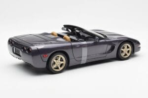 Chevrolet Corvette C5 Cabriolet Lila Perl Metallic UT Models 1:18 21010 Druckguss — Bild 2 von 6