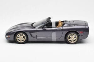 Chevrolet Corvette C5 Cabriolet Lila Perl Metallic UT Models 1:18 21010 Druckguss — Bild 3 von 6