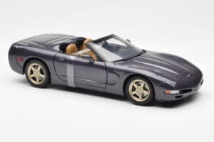 Chevrolet Corvette C5 Cabriolet Lila Perl Metallic UT Models 1:18 21010 Druckguss — Bild 4 von 6
