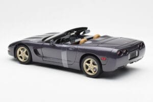 Chevrolet Corvette C5 Cabriolet Lila Perl Metallic UT Models 1:18 21010 Druckguss — Bild 5 von 6