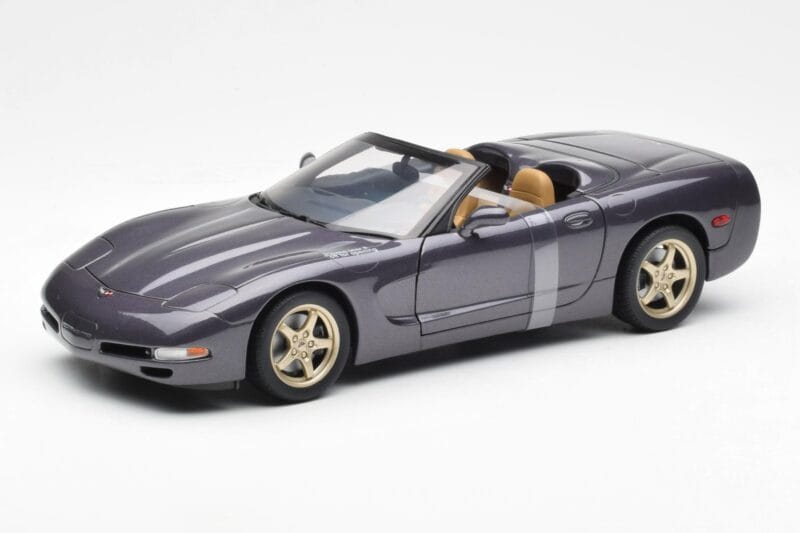 Chevrolet Corvette C5 Cabriolet Lila Perl Metallic UT Models 1:18 21010 Druckguss